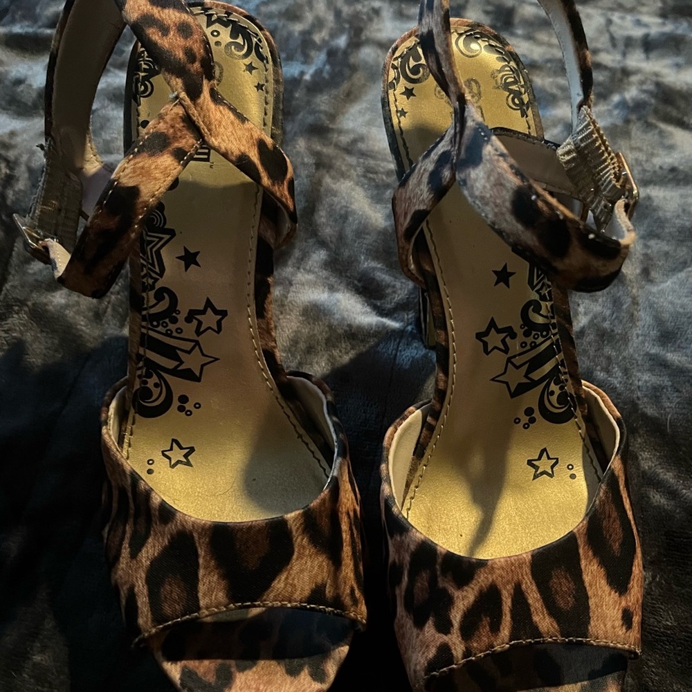 Heels - Picture 2 of 8